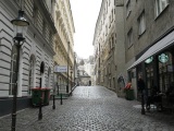 W01_ViennaSideStreet