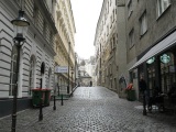 W01_ViennaSideStreet