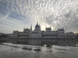 W01_HungarianParliamentSailingIn